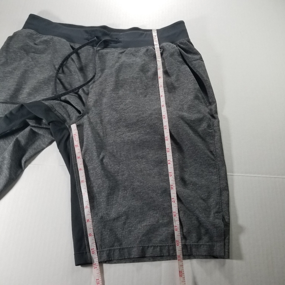 Lululemon THE Short Size Large L 11" Inseam Gray Abstract Geometric Mens - Picture 6 of 7
